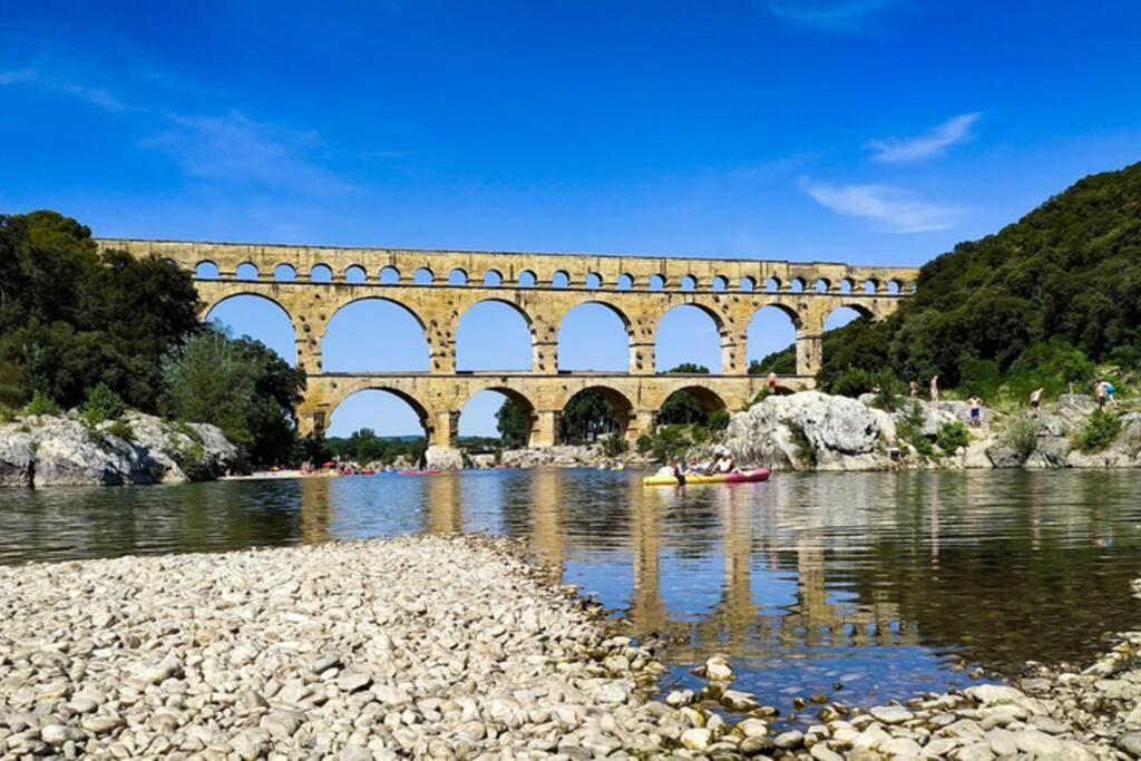 Insolite Studio -La Tour Des Templiers- Montfrin Esterno foto